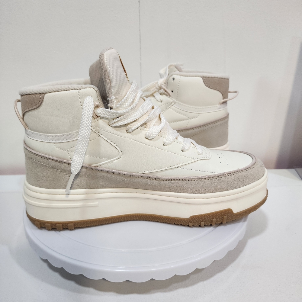 Reebok Cream and White High-Top Sneakers Size 8